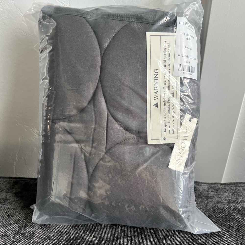 NIB Kate Quinn Classic Circle Quilt- Modal- Beluga